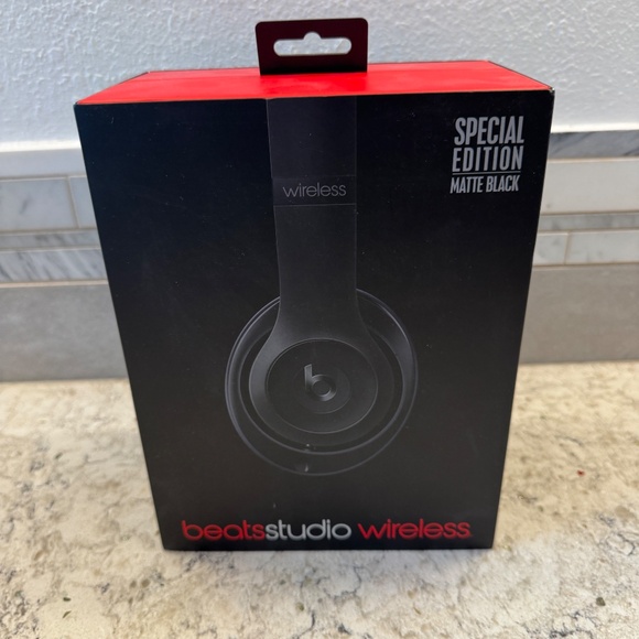EMPTY BOX  Special Edition Matt Black Beats Studio wireless BOX ONLY - Picture 8 of 8